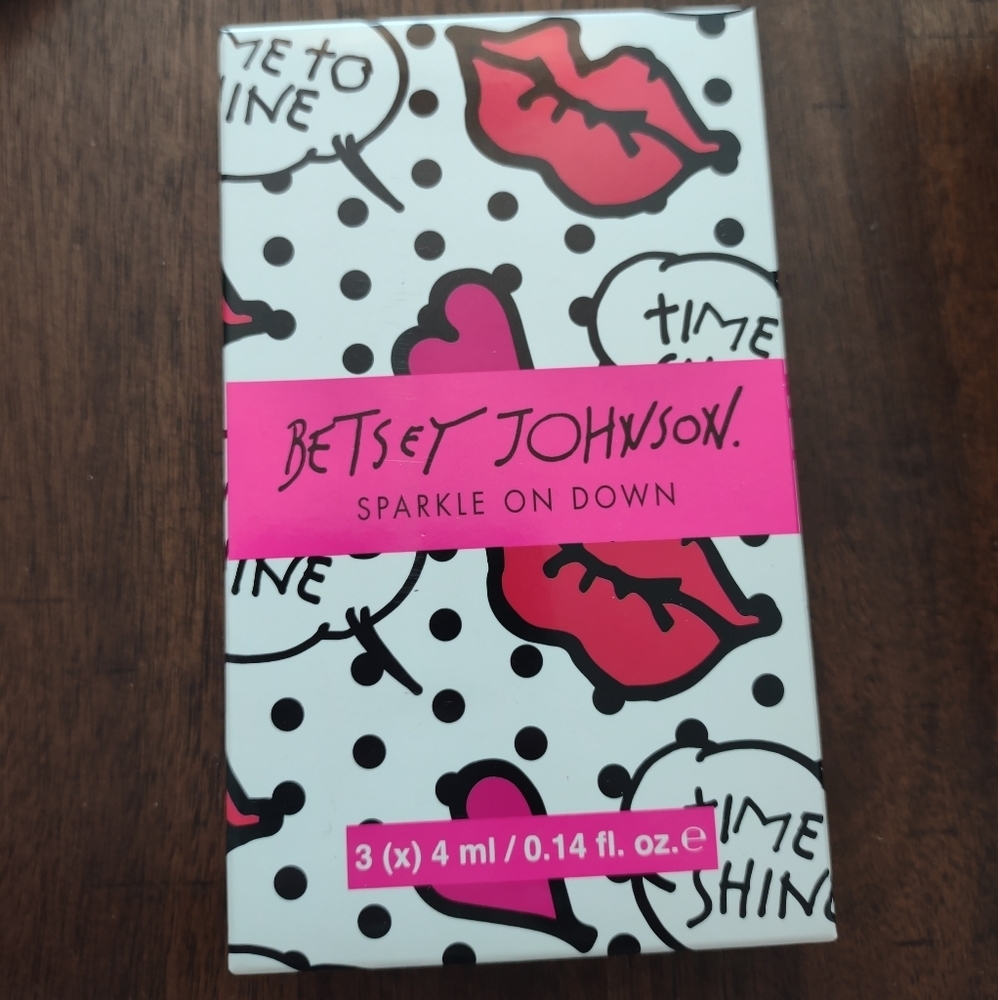 NWT Betsey Johnson Sparkle on Down lip gloss - Picture 3 of 5